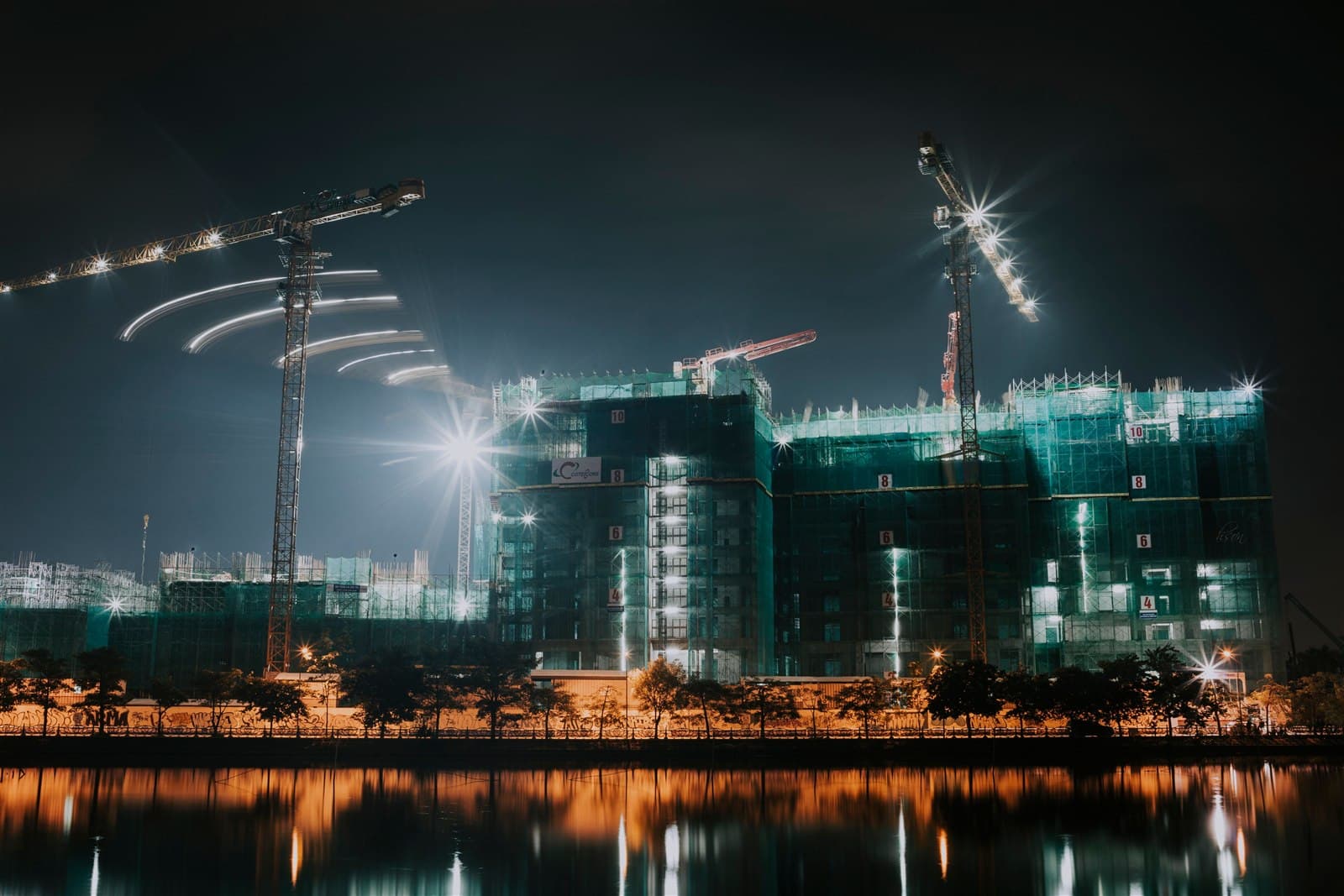 Generic AI vs Domain-Trained AI in Construction Sales: The 3% Problem